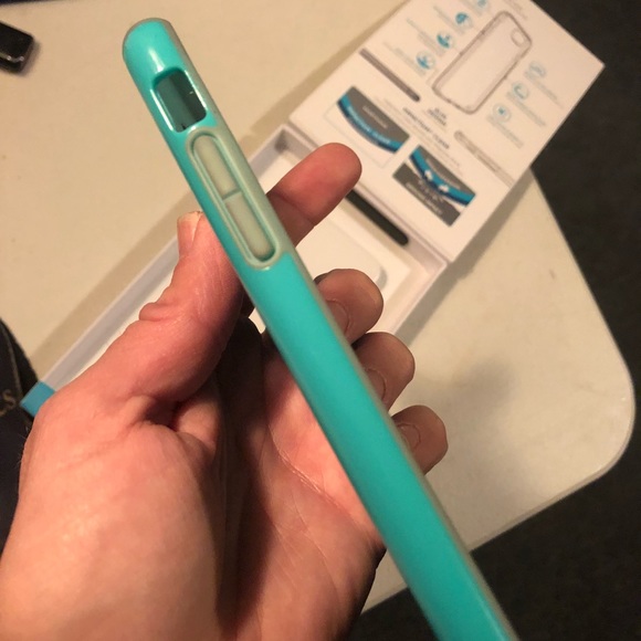 Speck case for iPhone 8 - Picture 3 of 7